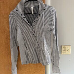 Athleta Small Light Grey Lightweight Exercise Jacket/Henley